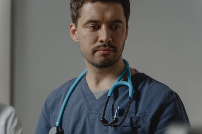 What experience do I need to be able to apply for Health Services illustration