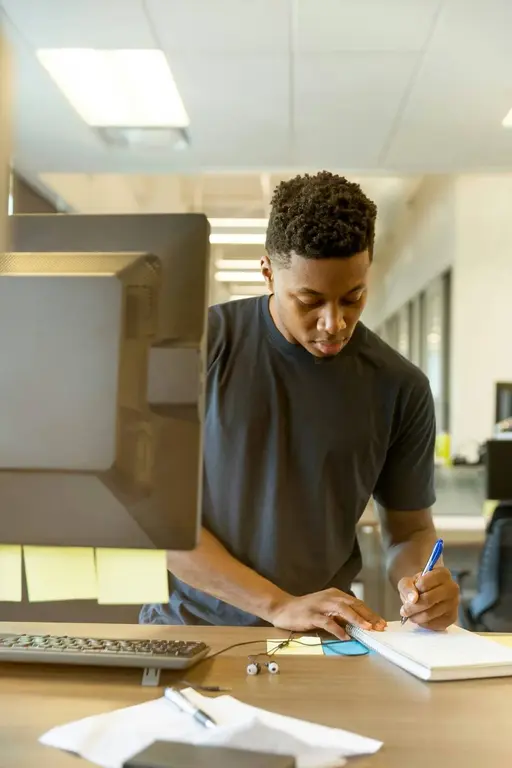 What experience do I need to be able to apply for Social Science illustration